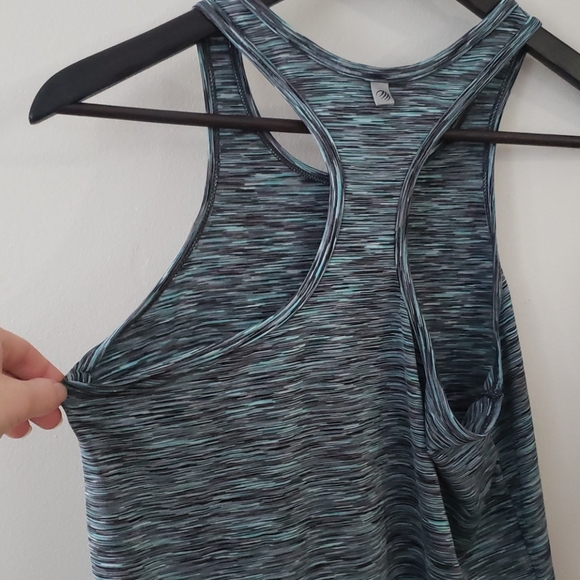 Racerback work out top - Picture 3 of 4